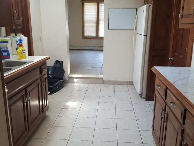 Foto del edificio - 2472 Whitney Ave