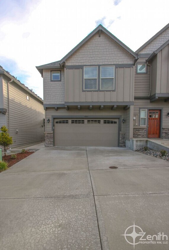Primary Photo - 4303 NW Sage Loop