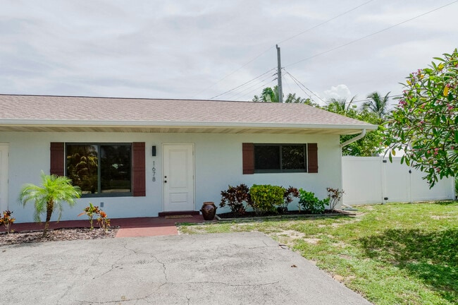 Building Photo - 1678 Park St