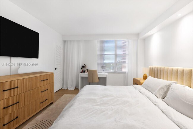 Foto del edificio - 5161 Collins Ave