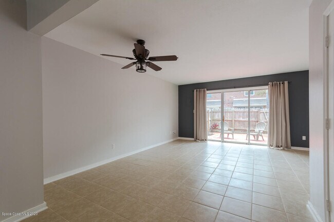 Building Photo - 923 N Colonial Ct