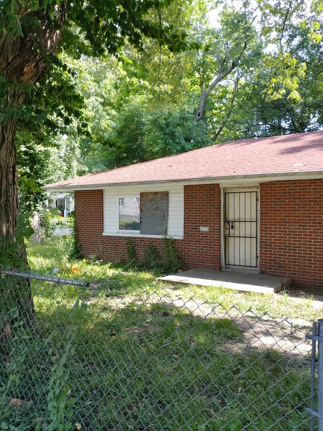 Photo - 5050 Hallows Ave (Washington Park, IL)