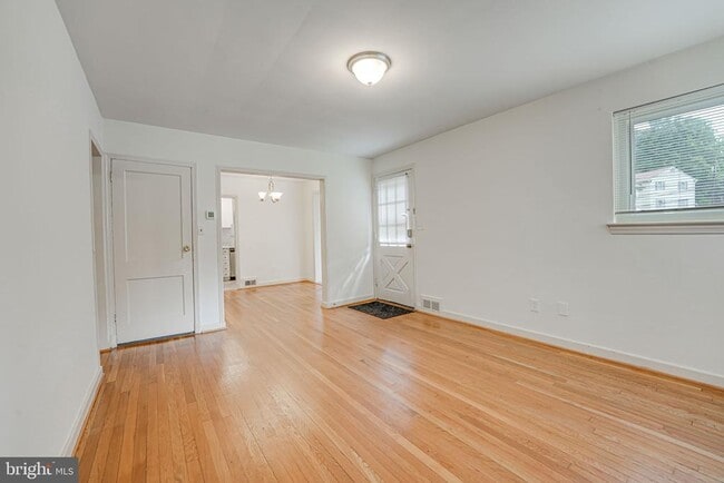 Foto del edificio - 8218 Roanoke Ave