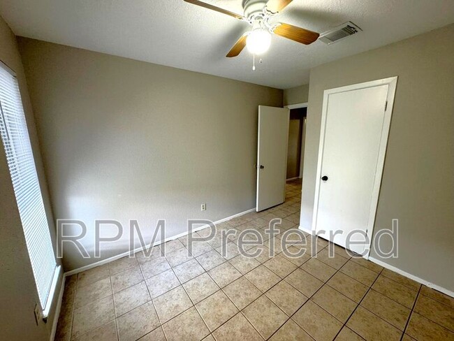 Building Photo - 6939 Chasewood Dr
