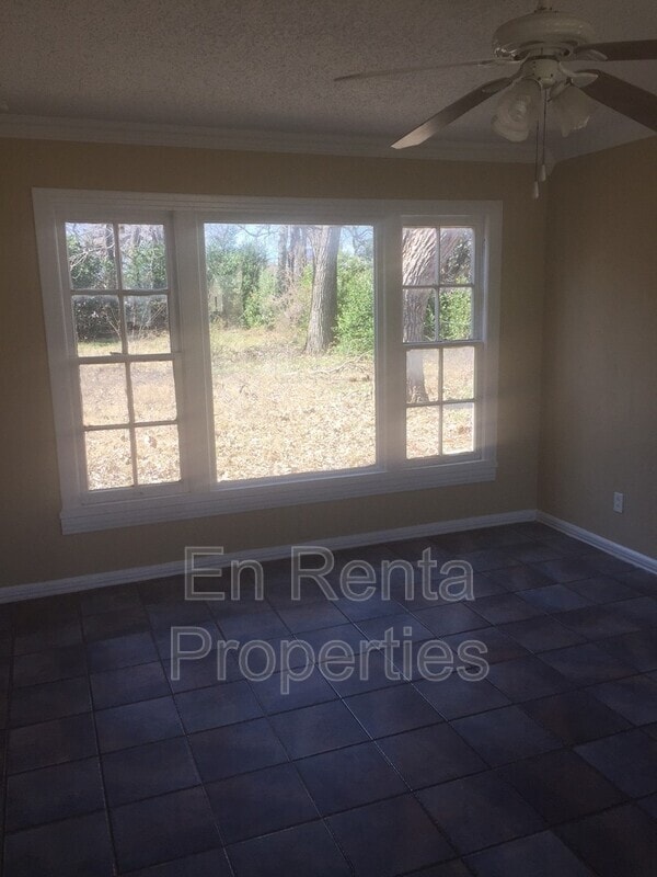 Foto del edificio - 601 W Beach St