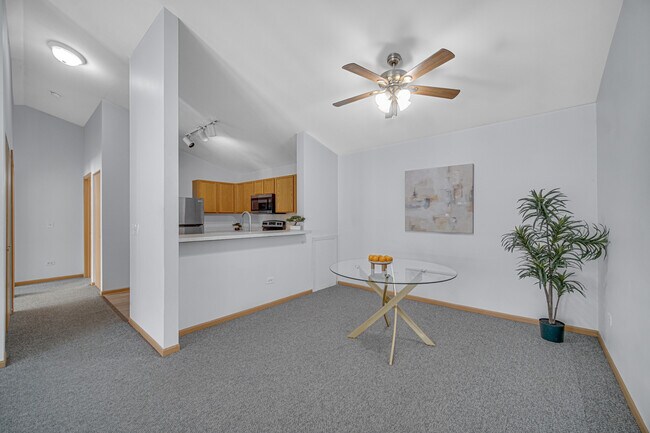 Foto del edificio - 2427 Silverstone Dr