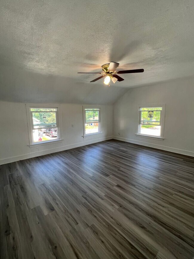 Building Photo - 105 Maple, Buchanan, MI 49107