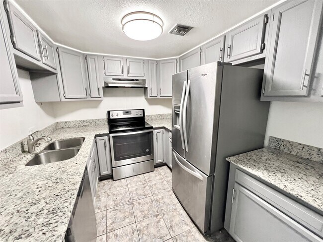 Foto del edificio - 2016 Main St