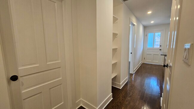 Foto del edificio - 2541 N Southport Ave