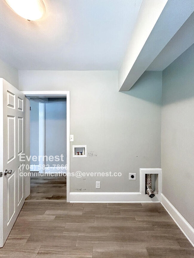 Building Photo - 622 Deese Rd