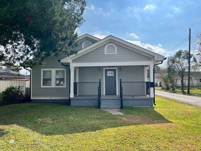 Building Photo - 3808 5th St