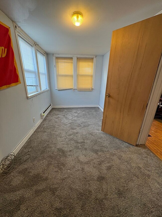 Building Photo - 1018 Zeisler St