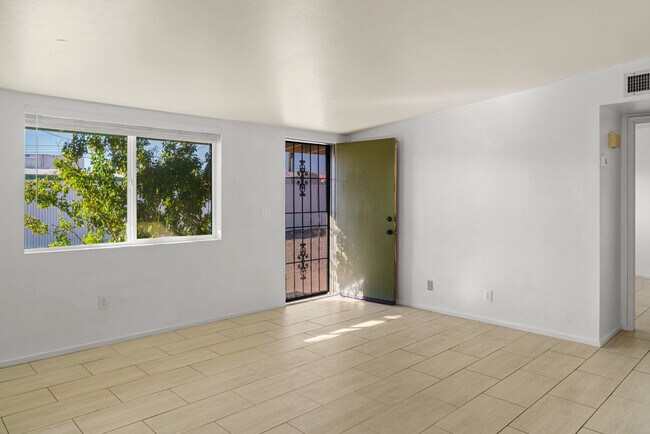 Foto del edificio - 725 E Freeman Pl