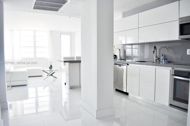 Building Photo - 100 Lincoln Rd