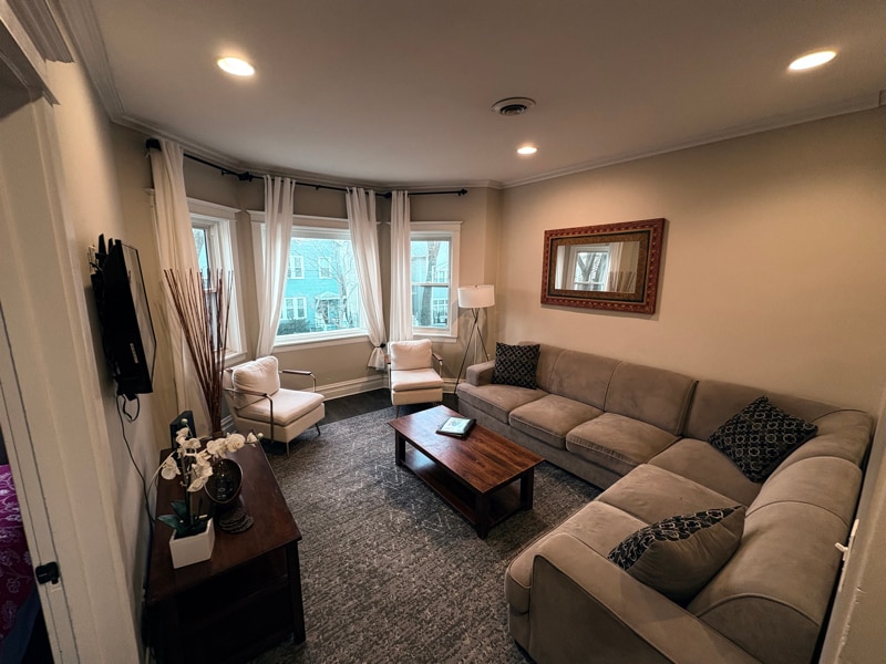 Photo - 3049 N Leavitt St (Chicago, IL)