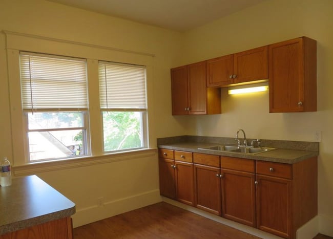 Building Photo - 167 Southside Parkway, Unit B (Upstairs)