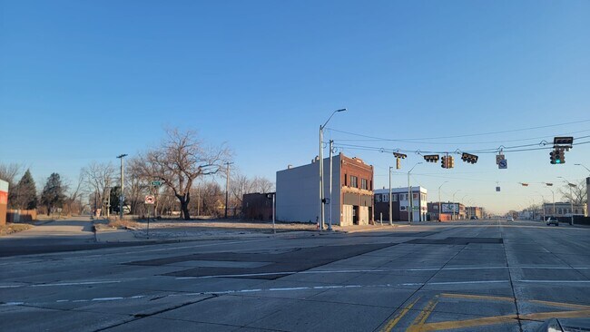 Building Photo - 3325-3325 Gratiot Ave