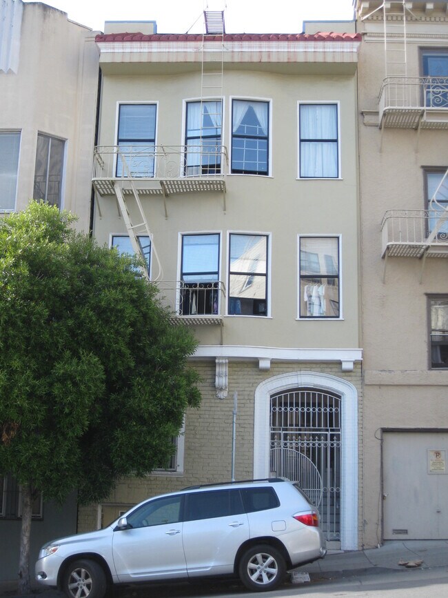 Building Photo - 1330 Pine St