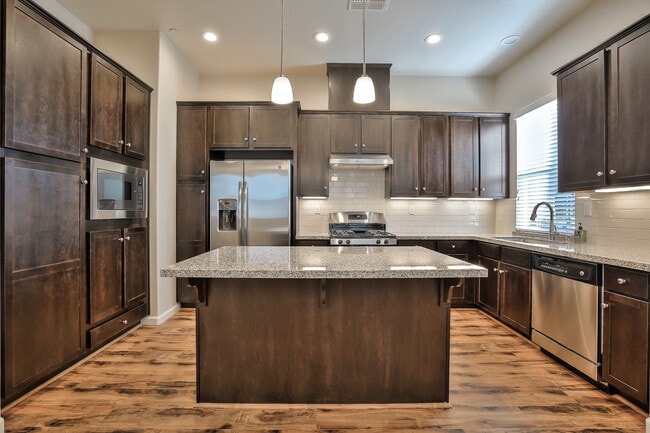 Foto del edificio - 3 Bedroom 2.5 Bath 2 Car Garage Condo At C...