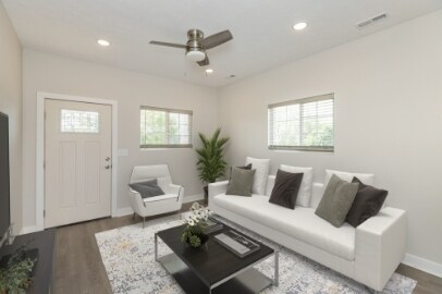 Sala de estar (decorada) - 225 N Hamilton Ave