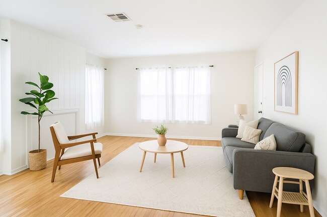 Sala de estar: puesta en escena virtual para mostrar el potencial - 10636 Louise Ave