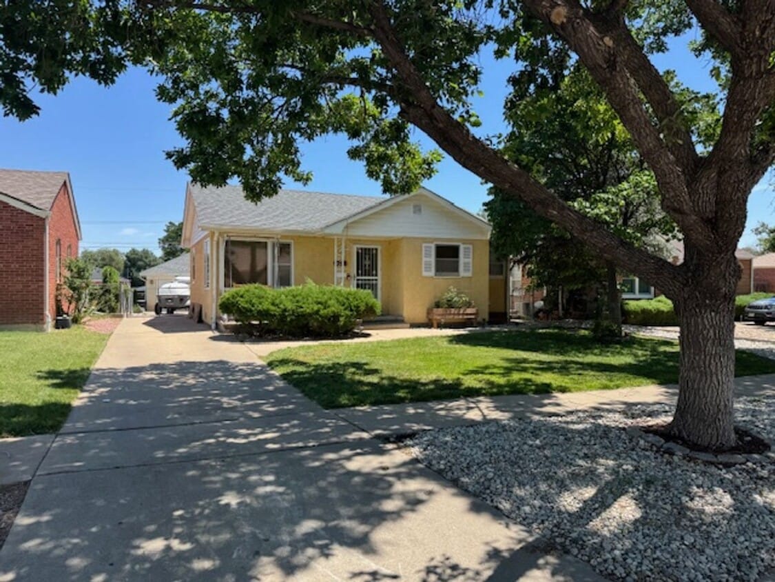 Primary Photo - ALL PROSPECTIVE TENANTS MUST SUBMIT A $58 ...