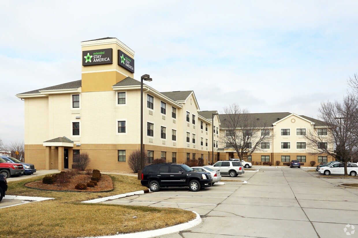 Furnished Studio Urbandale Apartments Urbandale, IA