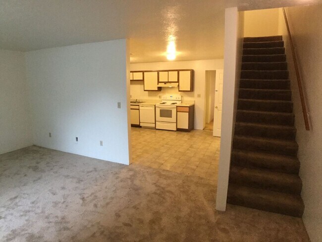 Building Photo - Blacksburg, 4 BR / 2.5 BA Townhouse, Avail...