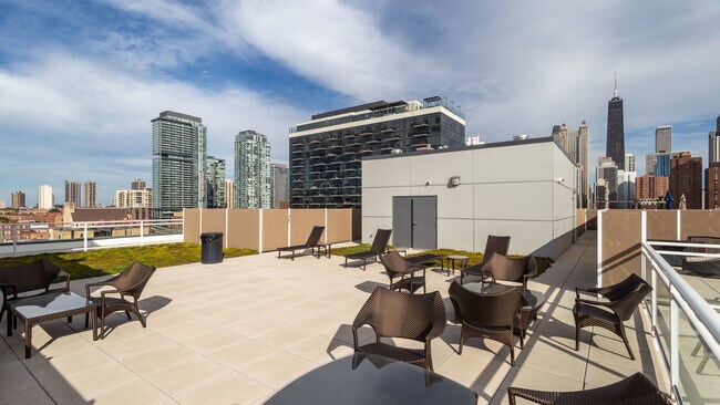 Foto del edificio - 367 W Locust St