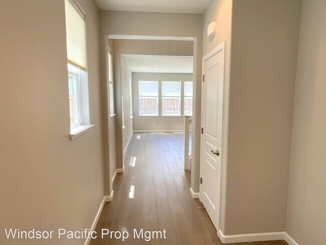 Building Photo - 3 br, 2.5 bath House - 6930 Baird St
