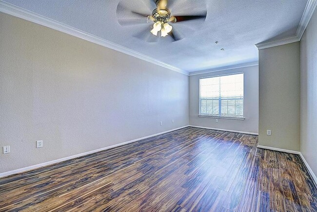 Building Photo - 7575 Kirby Dr