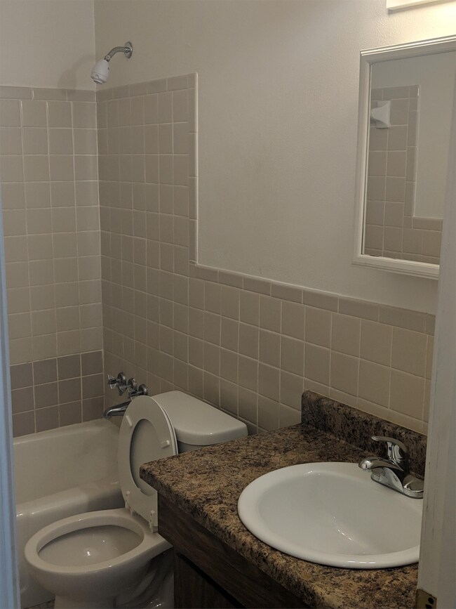 Foto del edificio - 6329 Calder Ave