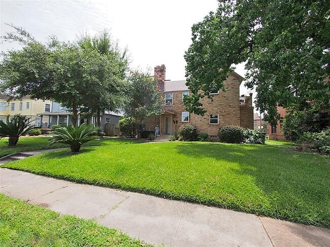 Building Photo - 2418 Wentworth St
