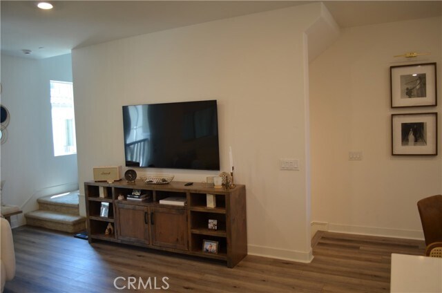 Building Photo - 513 Tamarind Way