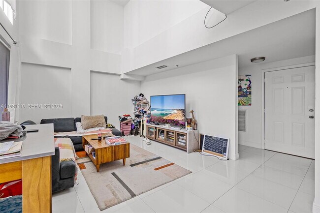 Building Photo - 6362 Collins Ave