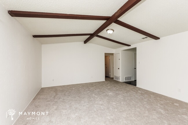 Building Photo - 1420 Palisades Dr