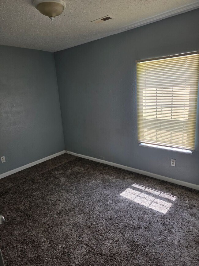 Foto del edificio - Beautiful 3BD/1BA