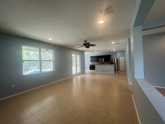 Foto del edificio - Beautiful 3 bedroom 2 bathroom pool home
