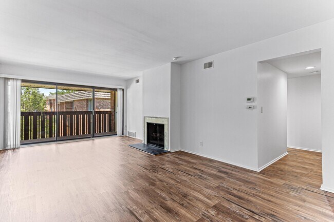 Building Photo - 2126 Pauline Blvd