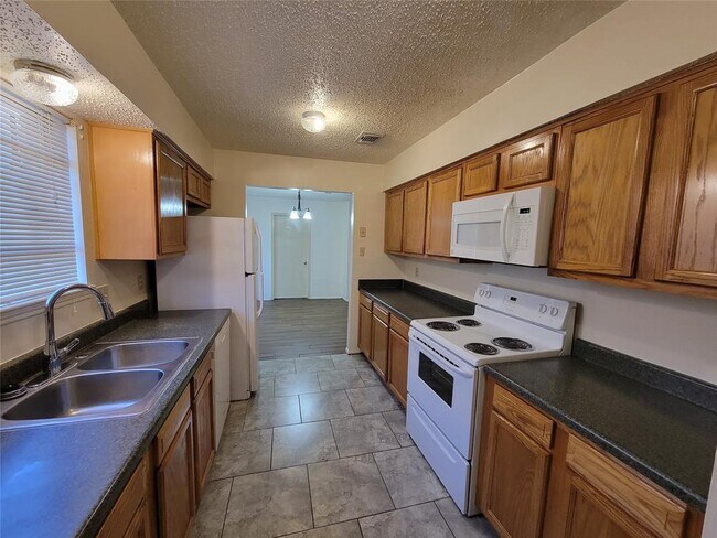 Foto del edificio - 8750 Parkway Forest Dr