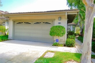 Building Photo - 28 Fairway Dr