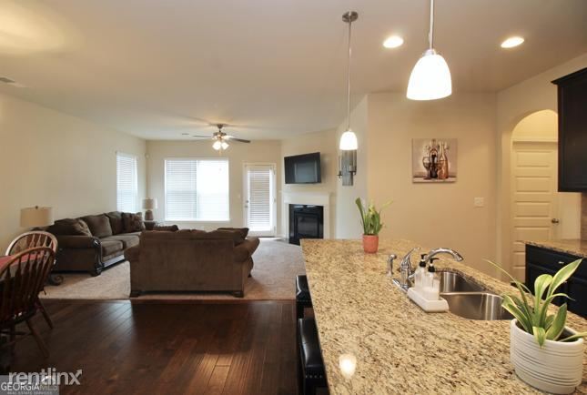 Foto del edificio - 5 br, 3 bath House - 330 Emporia Loop