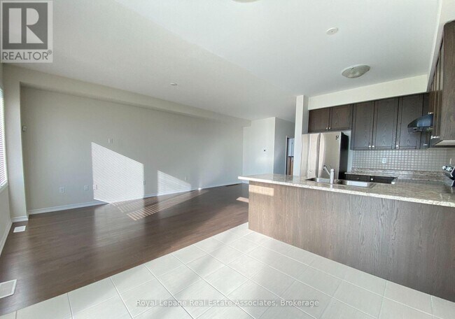 Photo du bâtiment - 3 Amos Ave