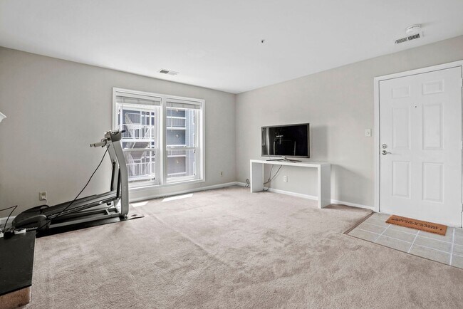 Foto del edificio - 3178 Summit Square Dr
