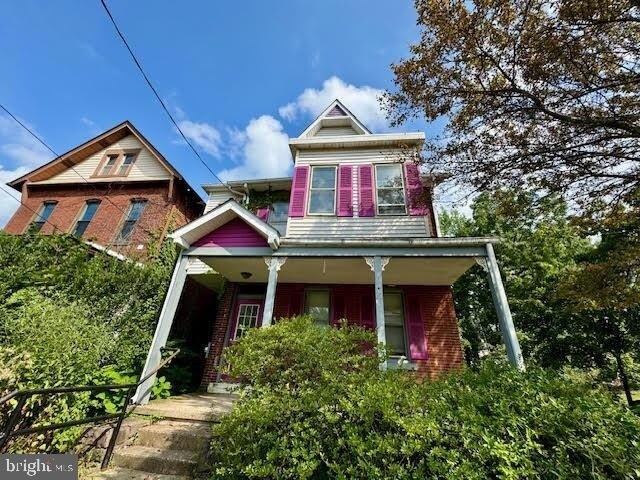Primary Photo - 211 School St