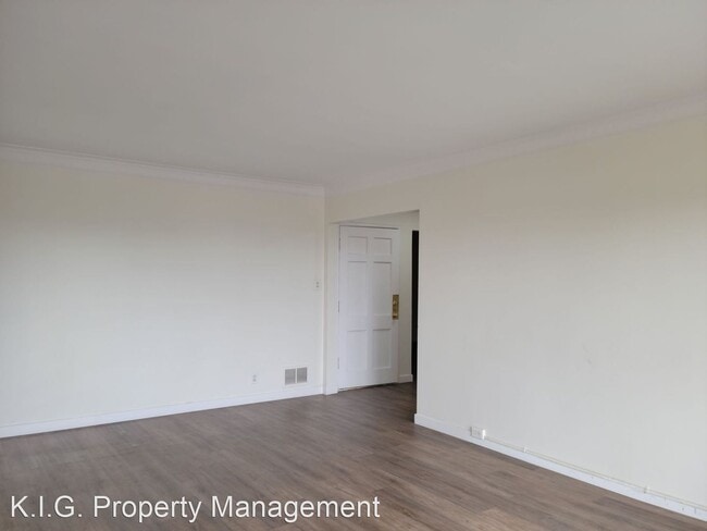 Building Photo - 2 br, 2 bath Apartment - 8575 Holloway Dr....