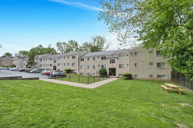 Building Photo - Green Forest Apartments