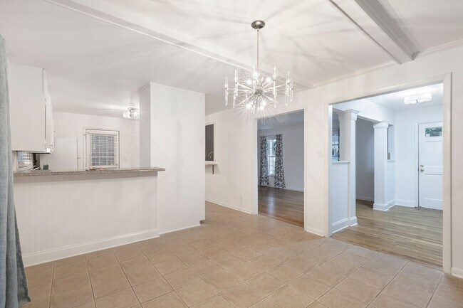 Foto del edificio - Spacious 3bd/2ba w/ 2 Car Garage and Large...
