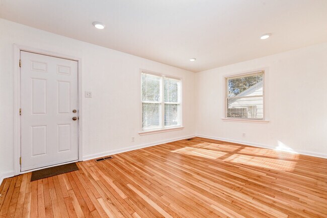 Foto del edificio - 9429 Harold Dr