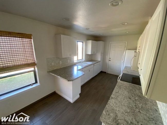 Building Photo - Beautiful 3BD/1BA Haven - Your dream home ...